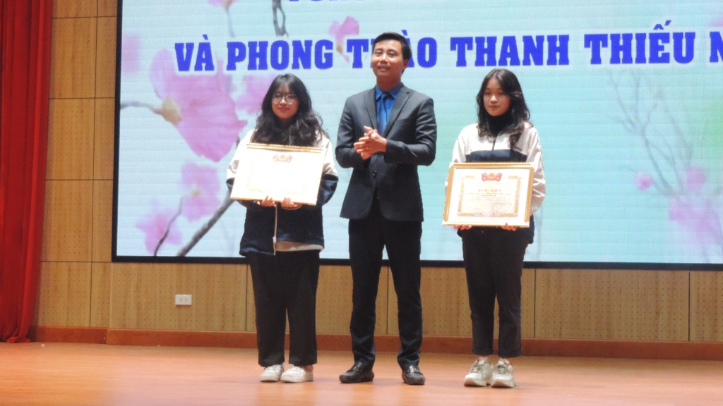 Các tập thể xuất sắc được nhận Bằng khen của Trung ương Đoàn 
