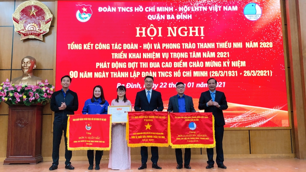 Đoàn Thanh niên, Hội LHTN quận Ba Đình đón nhận Cờ thi đua xuất sắc