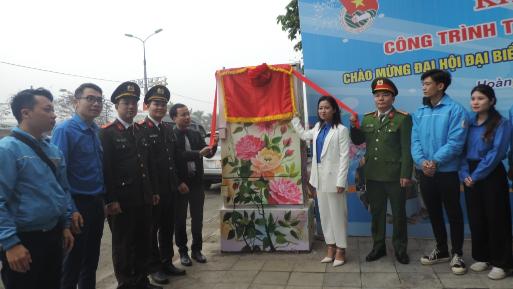 “Bốt điện nở hoa”, “Tranh tường bích họa”- dấu ấn thanh niên chào mừng Đại hội Đảng