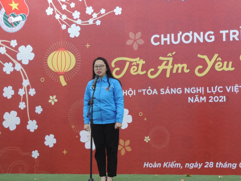 chị Trần Kim Huyền, Bí thư Quận đoàn Hoàn Kiếm phát biểu tại chương trình 