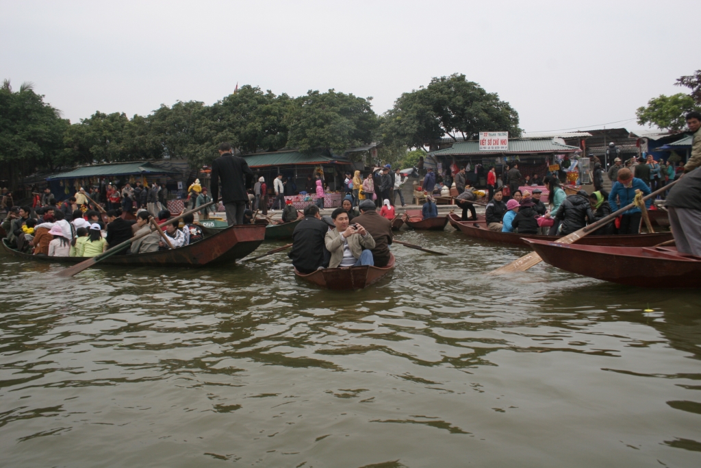 Du khách trẩy hội chùa Hương, Mỹ Đức