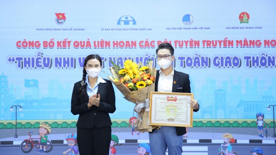 Liên hoan Đội tuyên truyền măng non "Thiếu nhi Việt Nam với an toàn giao thông"