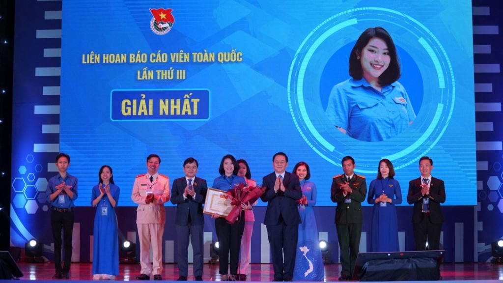 Thí sinh Nguyễn Mai Anh, chuyên viên Ban Tuyên giáo Thành đoàn Hà Nội xuất sắc giành giải Nhất 