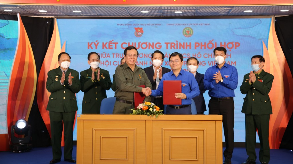 Lễ ký kết chương trình phối hợp giữa Trung ương Đoàn và Hội cựu Thanh niên xung phong Việt Nam 