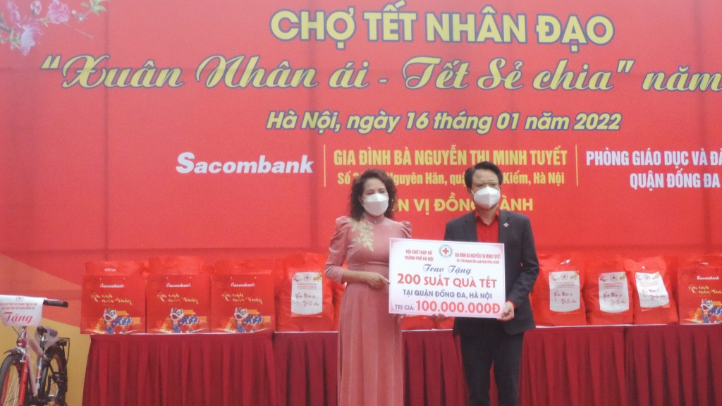 Hội Chữ thập đỏ thành phố Hà Nội đón nhận sự ủng hộ của các tấm lòng hảo tâm 