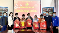80 suất quà “Tết sẻ chia” tặng thiếu nhi Trung tâm Phục hồi chức năng Việt - Hàn