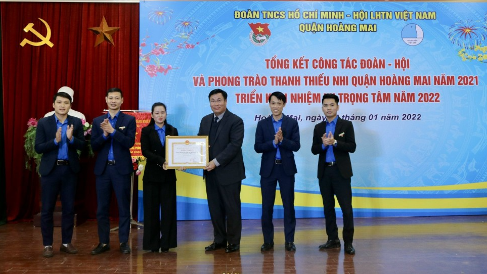 Đoàn Thanh niên quận Hoàng Mai đón nhận Bằng khen của UBND thành phố