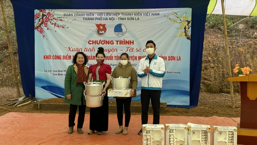Xuân tình nguyện - dựng điểm trường tặng học sinh Chiềng Lao