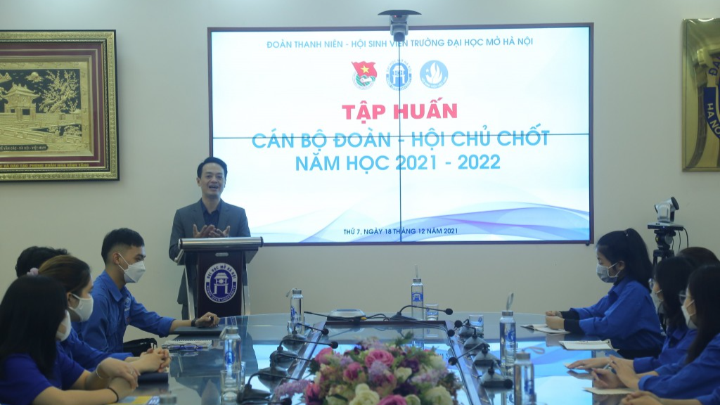 Đoàn trường thường xuyên tổ chức các buổi tập huấn, định hướng tư tưởng cho cán bộ đoàn hội chủ chốt