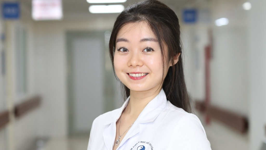 Bác sĩ trẻ Hà Thị Hương Giang 
