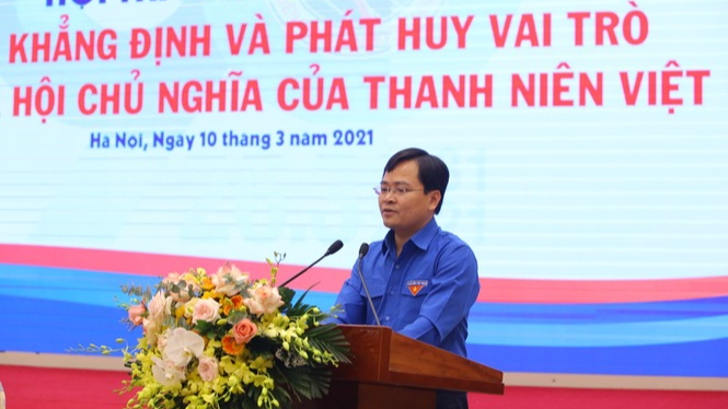 đồng chí Nguyễn Anh Tuấn, Ủy viên ban chấp hành Trung ương Đảng, Bí thư Thứ nhất Trung ương Đoàn, Chủ tịch Trung ương Hội LHTN Việt Nam phát biểu tại hội thảo