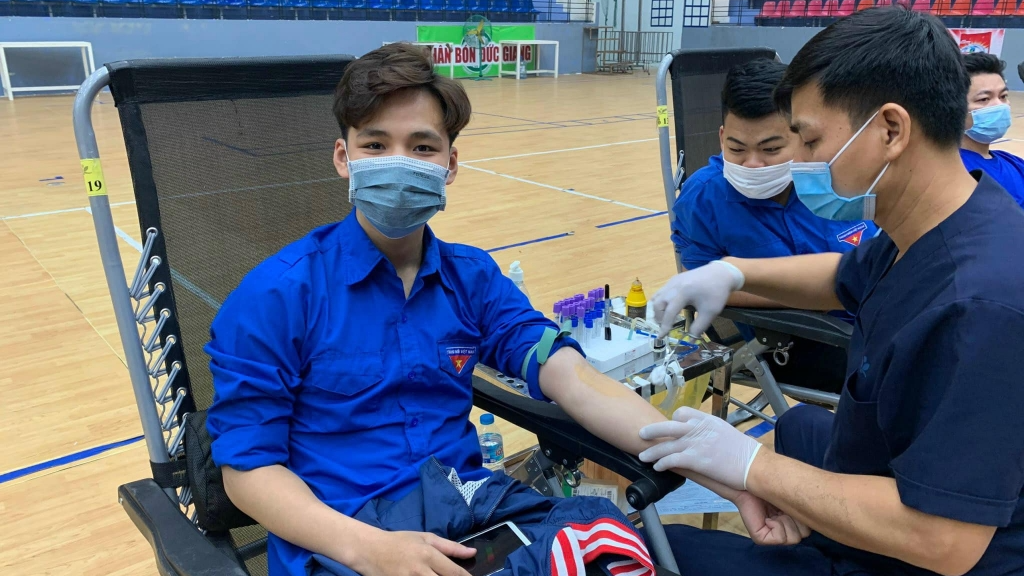 Đoàn viên, thanh niên huyện Gia Lâm tham gia hiến máu tình nguyện 