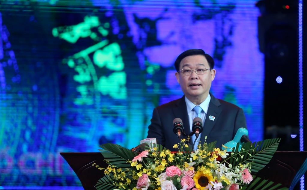 Ủy viên Bộ Chính trị, Bí thư Thành ủy Hà Nội Vương Đình Huệ phát biểu tại chương trình 