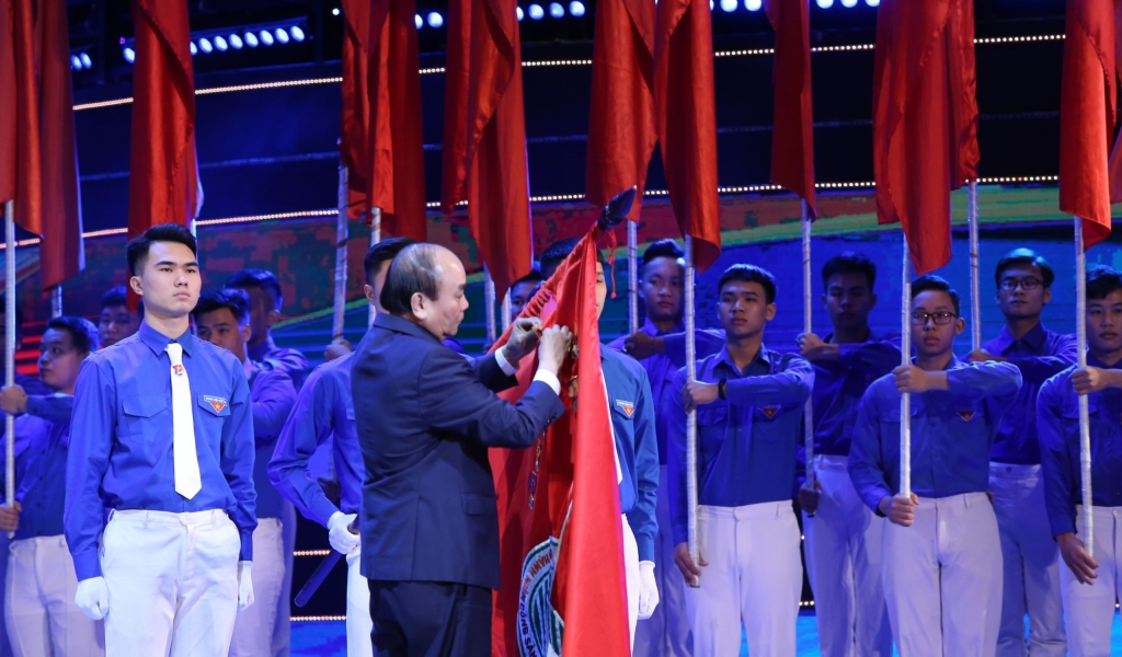 Thủ tướng Chính phủ Nguyễn Xuân Phúc trao tặng Huân chương Hồ Chí Minh cho Đoàn TNCS Hồ Chí Minh
