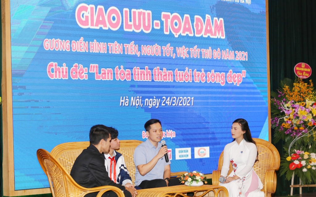 Bác sĩ Nguyễn Việt Quang giao lưu cùng các bạn trẻ 