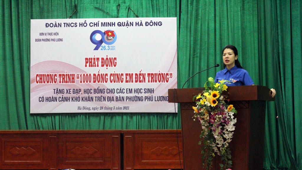 Đồng chí Hoàng Thị Huyền Trang, Bí thư Quận đoàn Hà Đông phát biểu tại chương trình 