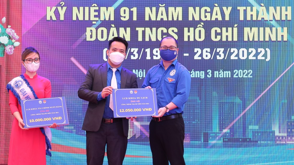 Đoàn trường Đại học Mở đón nhận ủng hộ xây dựng công trình thanh niên 