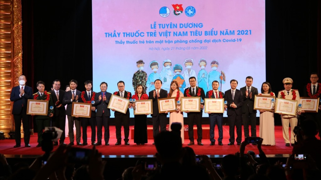 Vinh danh 10 Thầy thuốc trẻ Việt Nam tiêu biểu 