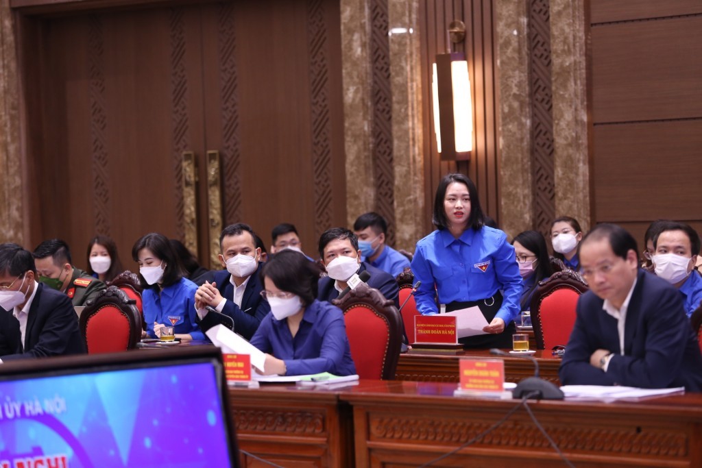 Bí thư Quận đoàn Hoàng Mai Nguyễn Quỳnh Trang kiến nghị tại chương trình đối thoại
