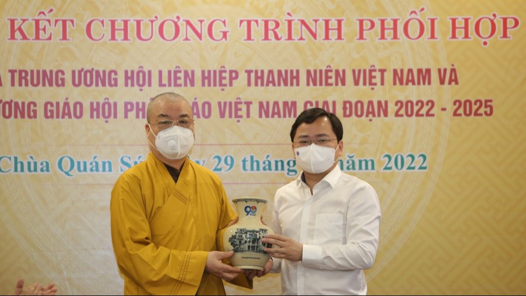 Hội LHTN Việt Nam và Giáo hội Phật giáo ký kết chương trình phối hợp