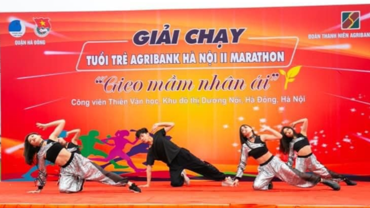 Tiết mục văn nghệ tại lễ khai mạc giải chạy 