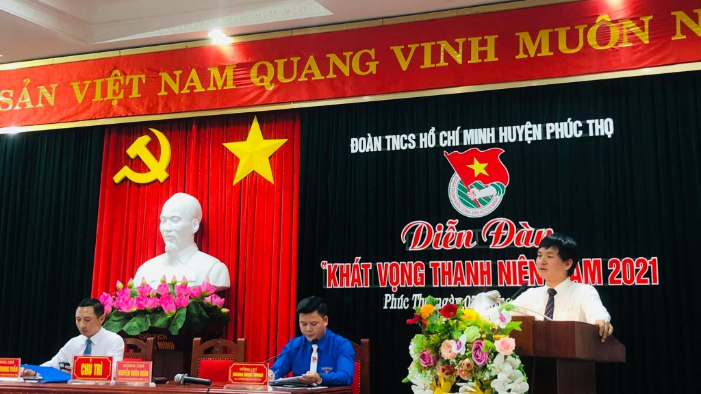 ồng chí Nguyễn Doãn Hoàn - TUV, Bí thư Huyện ủy phát biểu chỉ đạo tại diễn đàn