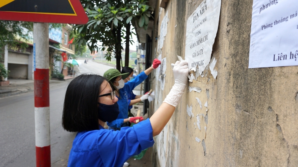 Đoàn viên, thanh niên ra quân vệ sinh môi trường 