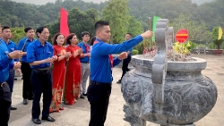Tuổi trẻ Thủ đô dâng hương tưởng nhớ Chủ tịch Hồ Chí Minh tại Pác Bó