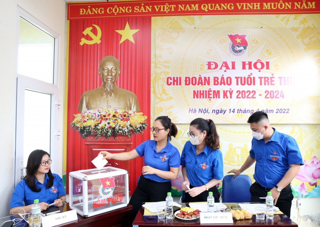 Đại biểu dự Đại hội bỏ phiếu bầu Ban chấp hành khó mới 