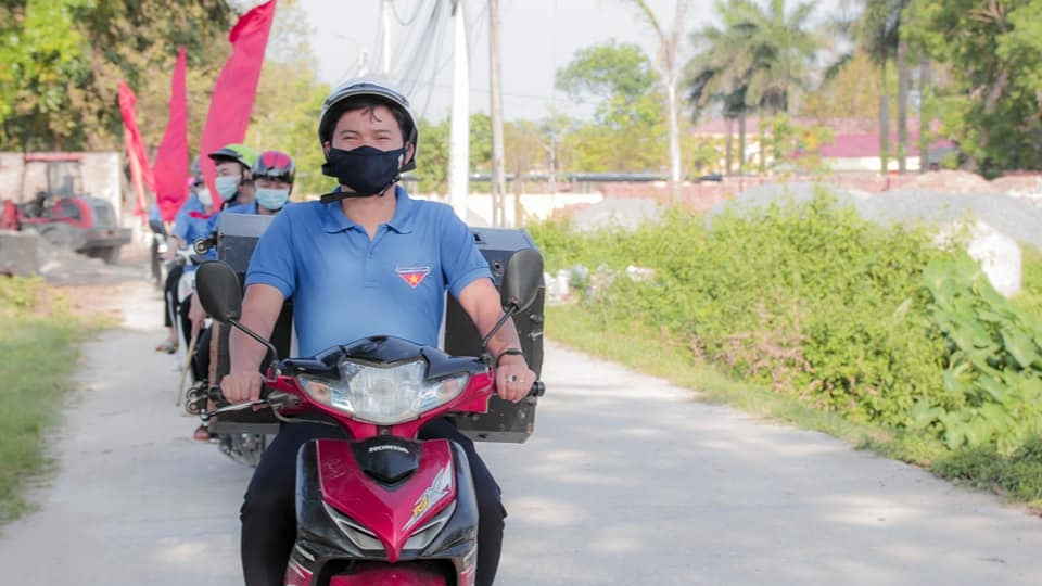 Đoàn viên, thanh niên xã Tiền Phong ra quân tuyên truyền lưu động phòng chống dịch