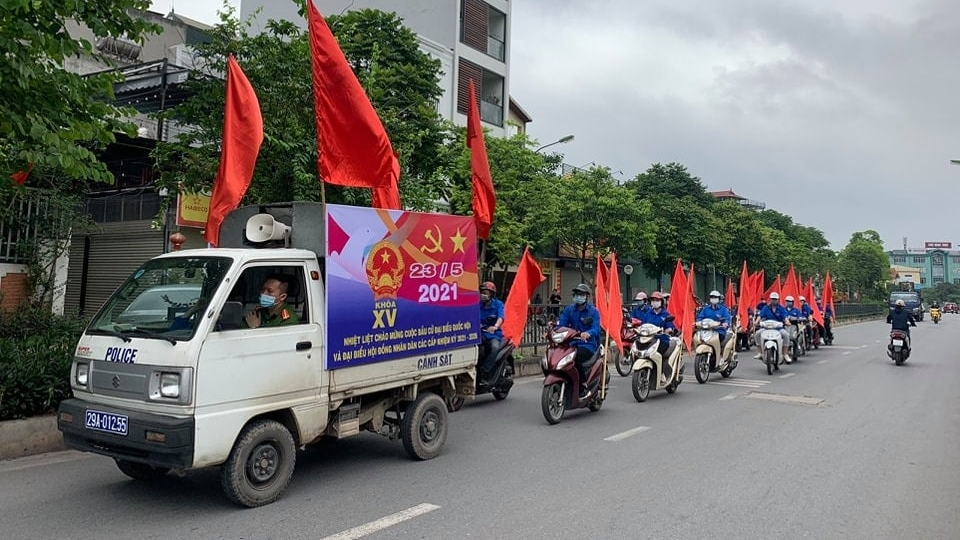 Tuổi trẻ quận Long Biên ra quân tuyên truyền lưu động 