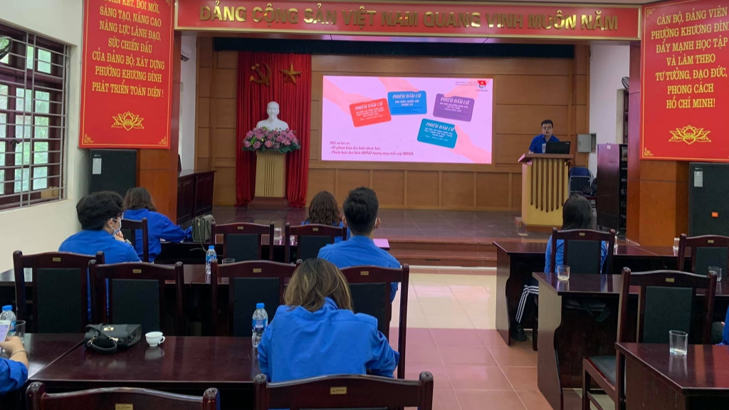 Các bạn trẻ được trao đổi nhiều nội dung nhằm thực hiện đầy đủ quyền và nghĩa vụ khi đi bầu cử