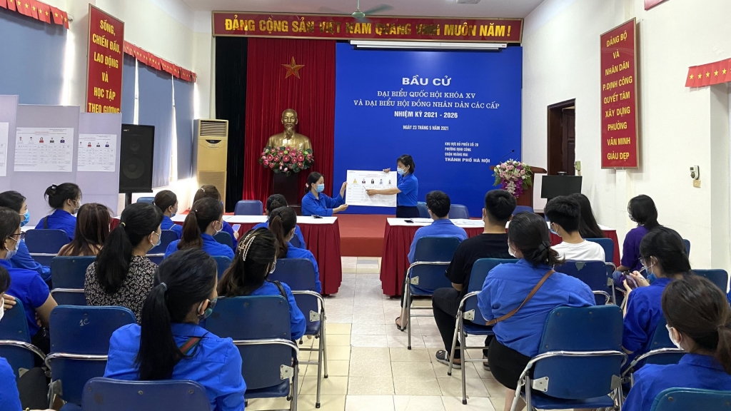 Đoàn Thanh niên phường Định Công tổ chức mạn đàm tiểu sử của người ứng cử Đại biểu Quốc hội và đại biểu HĐND các cấp nhiệm kfy 2021 - 2026