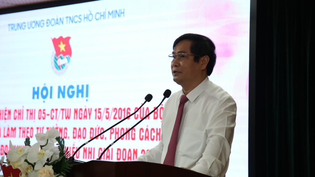 Đồng chí Phan Xuân Thủy, Phó Trưởng ban Tuyên giáo Trung ương phát biểu tại hội nghị