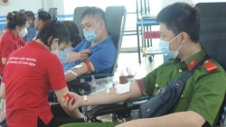 Tuổi trẻ Ba Đình hiến giọt máu hồng giúp người nghèo chữa bệnh