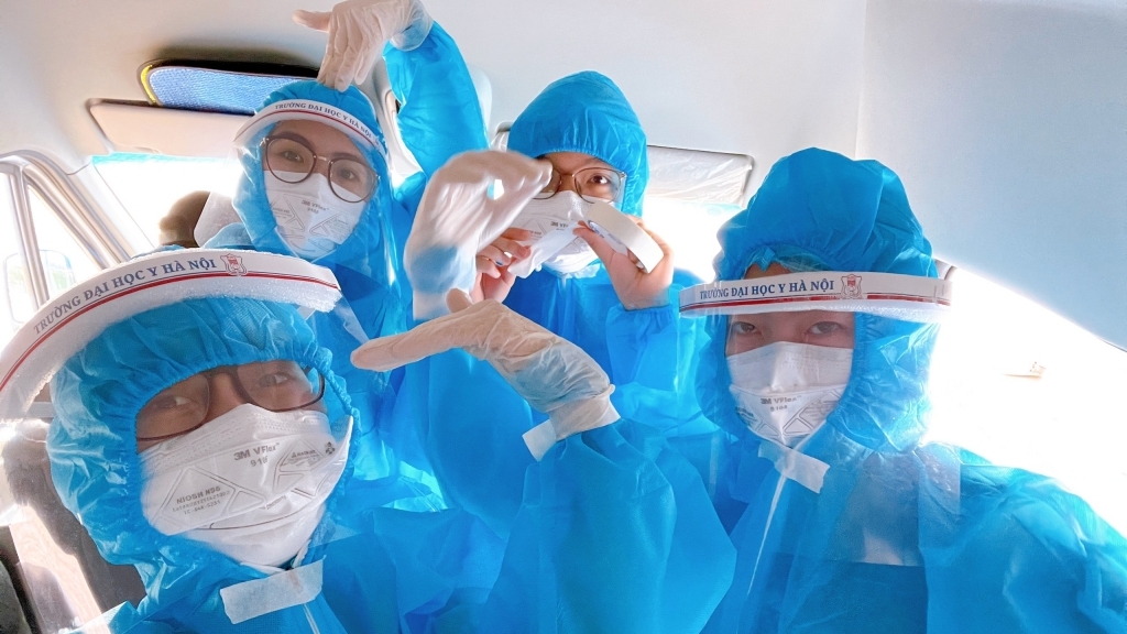 Câu chuyện xúc động của nữ sinh Hà thành tình nguyện lên đường chống dịch
