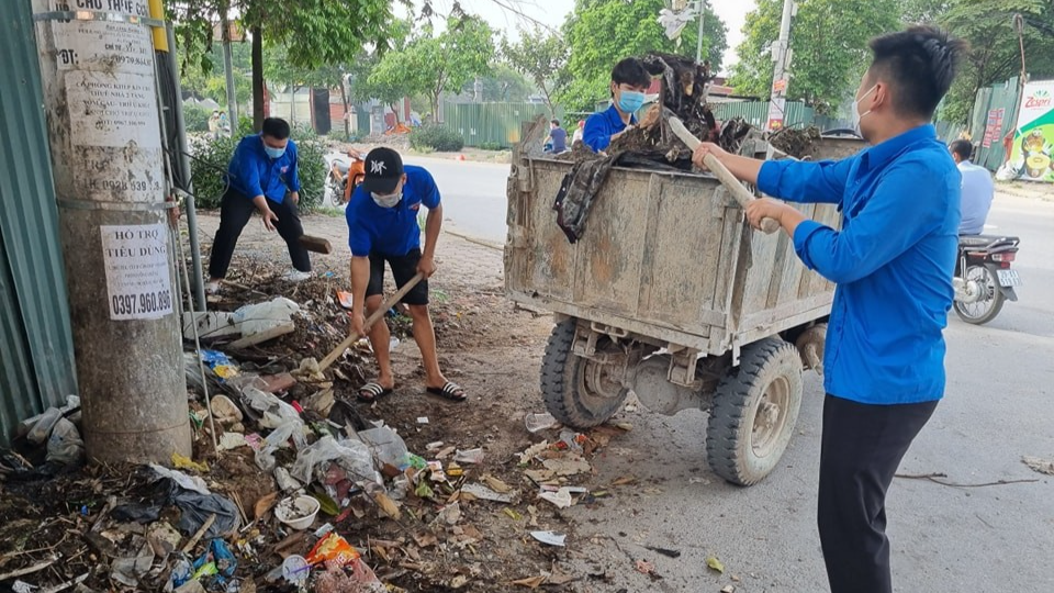 Thanh niên huyện Thanh Trì xóa điểm đen rác thải 