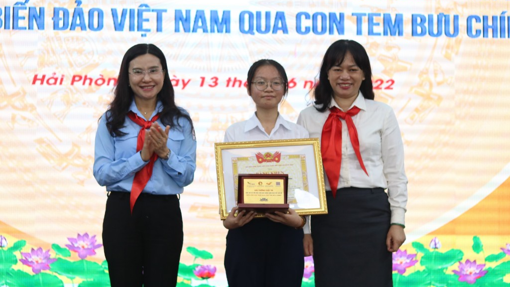 Hơn 1,1 triệu bài dự thi “Biển đảo Việt Nam qua con tem Bưu chính”