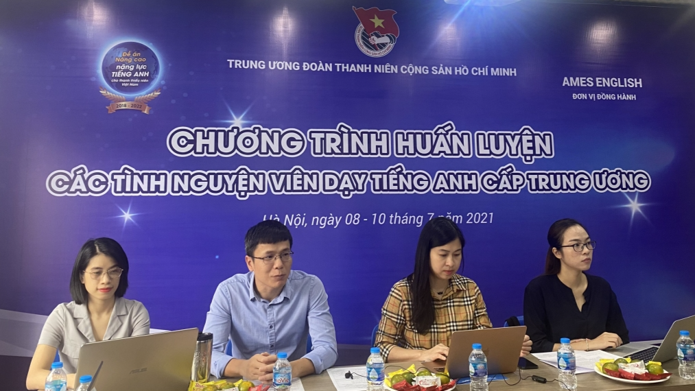 Đại diện Trung ương Đoàn, Hệ thống Anh ngữ Quốc tế AMES và các giảng viên tham dự Chương trình tập huấn tại điểm cầu Trung ương