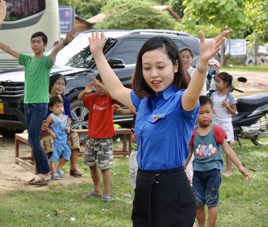 Ngoài công việc chuyên mô chị Dương Vân Anh tích cực tham gia các hoạt động tình nguyện 