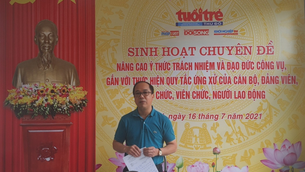 Đồng chí Nguyễn Mạnh Hưng, Tổng biên tập báo Tuổi trẻ Thủ đô phát biểu ý kiến tại hội nghị 