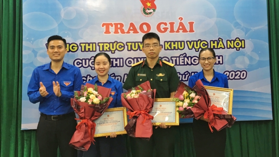 Trao giải tuần cuộc thi Olympic tiếng Anh dành cho cán bộ trẻ