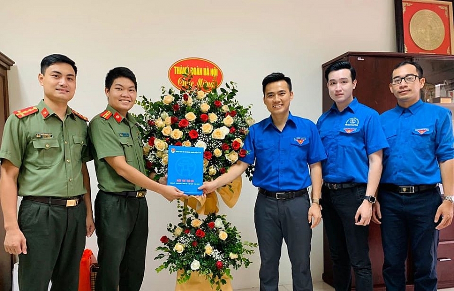 Thường trực Thành đoàn Hà Nội chúc mừng các đơn vị Công an nhân dân