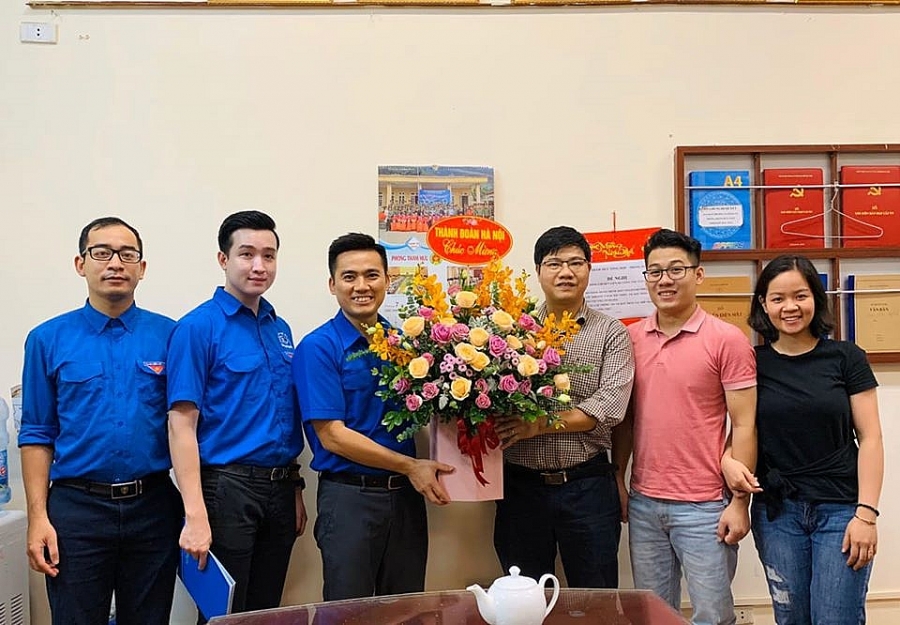 Thường trực Thành đoàn Hà Nội chúc mừng các đơn vị Công an nhân dân