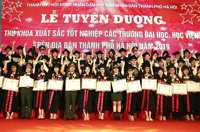 Tuyên dương 88 thủ khoa xuất sắc tốt nghiệp đại học, học viện năm 2020