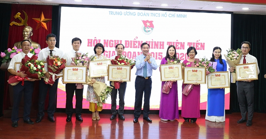 bieu duong dien hinh tien tien trong phong trao thi dua yeu nuoc