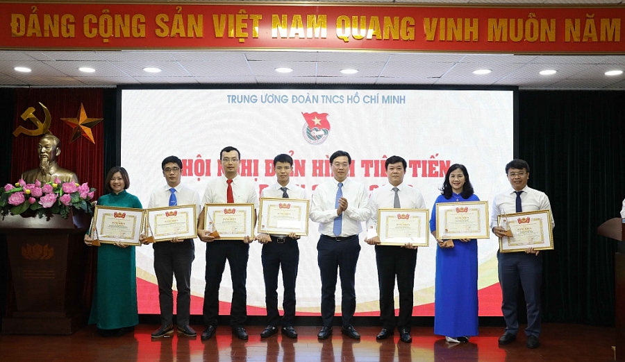 bieu duong dien hinh tien tien trong phong trao thi dua yeu nuoc