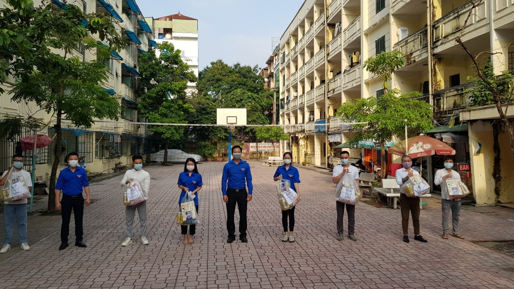 Hà Nội: Sinh viên 11 trường đại học, học viện, cao đẳng nhận quà “Vượt qua Covid”