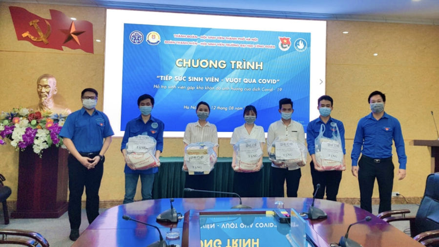 Các phần quà được gửi tặng đến sinh viên trường Đại học Công đoàn Các phần quà được gửi tặng đến sinh viên trường Đại học Công đoàn