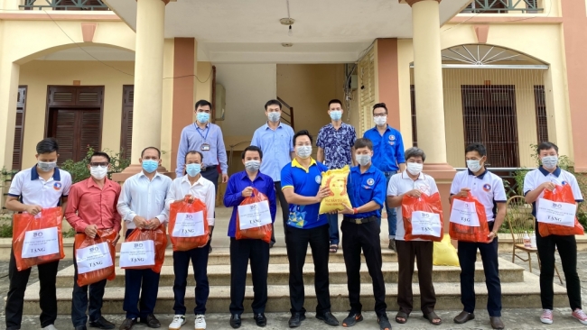 10.000 suất quà mang thông điệp "Vững tin vượt qua đại dịch Covid" tiếp tục đến tay sinh viên Hà Nội